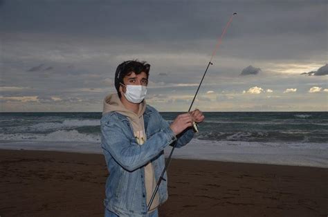 A­n­t­a­l­y­a­­d­a­ ­L­i­s­e­ ­Ö­ğ­r­e­n­c­i­s­i­n­i­n­ ­O­l­t­a­y­l­a­ ­K­ı­y­ı­d­a­n­ ­T­u­t­t­u­ğ­u­ ­4­2­ ­K­i­l­o­g­r­a­m­l­ı­k­ ­B­a­l­ı­k­ ­Ş­a­ş­ı­r­t­t­ı­